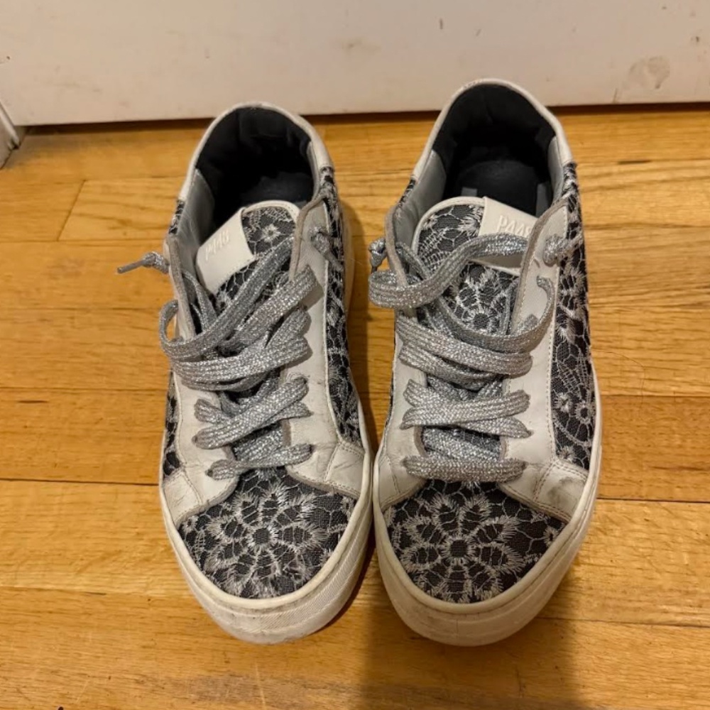 P448 Thea sneaker in silver mesh flower